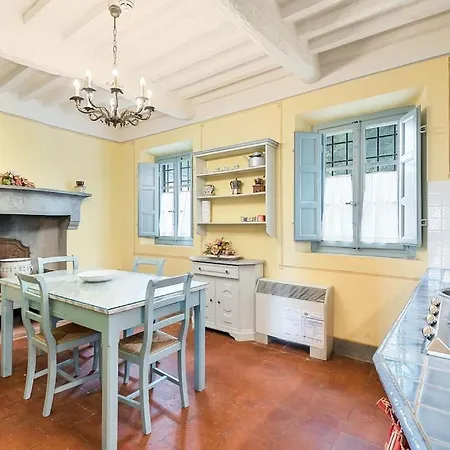 9 Bedroom Lucca فيلة *