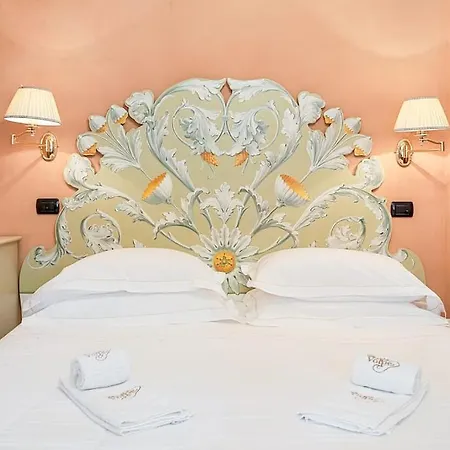 9 Bedroom Lucca *