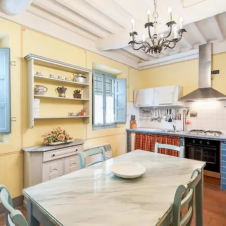 9 Bedroom Lucca