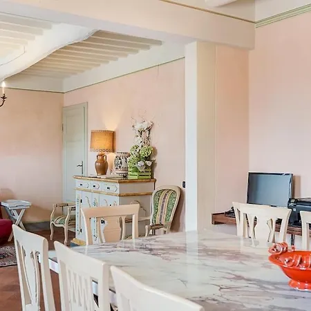 9 Bedroom Lucca *