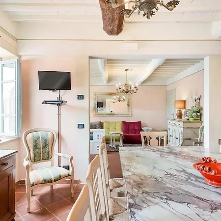 9 Bedroom Lucca كابانّوري