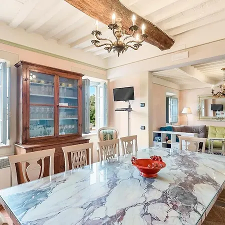 فيلة 9 Bedroom Lucca كابانّوري