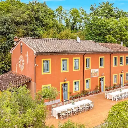 9 Bedroom Lucca *